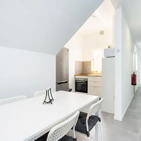Appartement Home2book Lovely Carretas House, Center